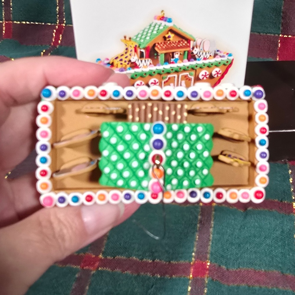 Hallmark Keepsake Noah's Ark Gingerbread Christmas Ornament 2009 Sharon Visker - Picture 3 of 9